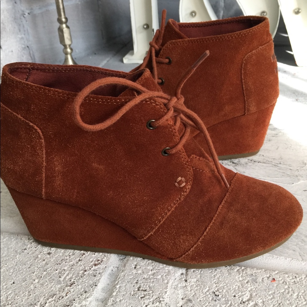 TOMS wedges